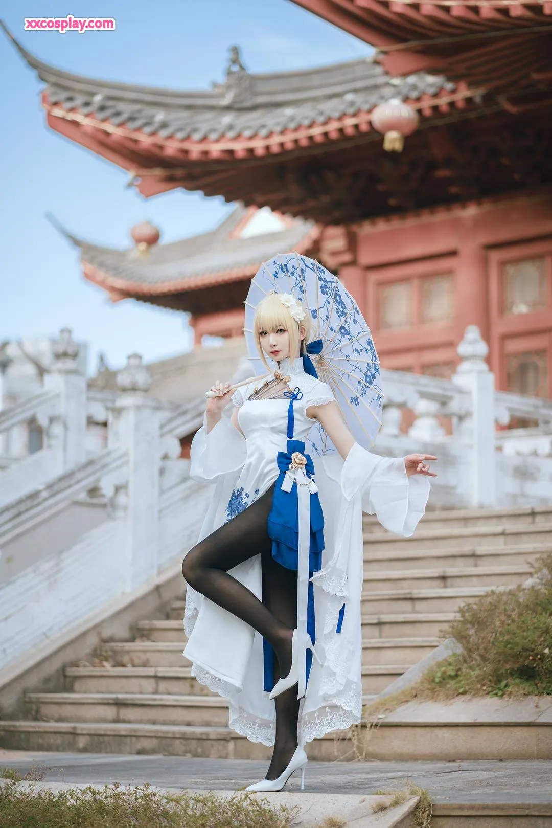 Feng Jiang JiangV as Saber in Elegant Qipao